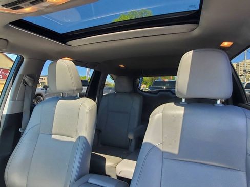 Used 2015 Toyota Highlander Limited AWD/4WD image 25