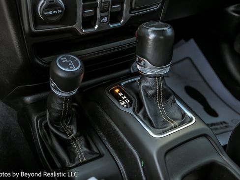 Used 2021 Jeep Gladiator Overland image 35