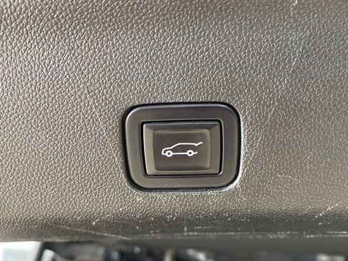 Used 2021 GMC Yukon XL Denali w/ Denali Premium Package AWD/4WD image 29