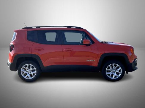 Used 2017 Jeep Renegade Latitude AWD/4WD image 4