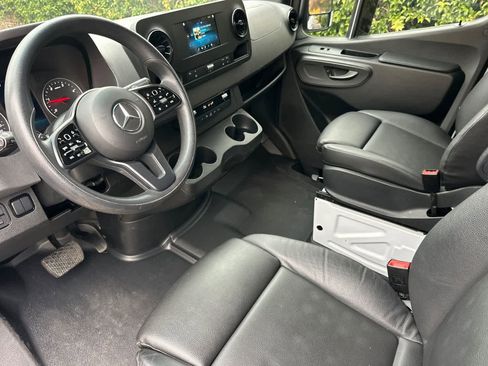 Used 2023 Mercedes-Benz Sprinter 2500 image 9