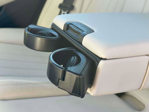 Used 2017 Mercedes-Benz E 300 4MATIC image 15