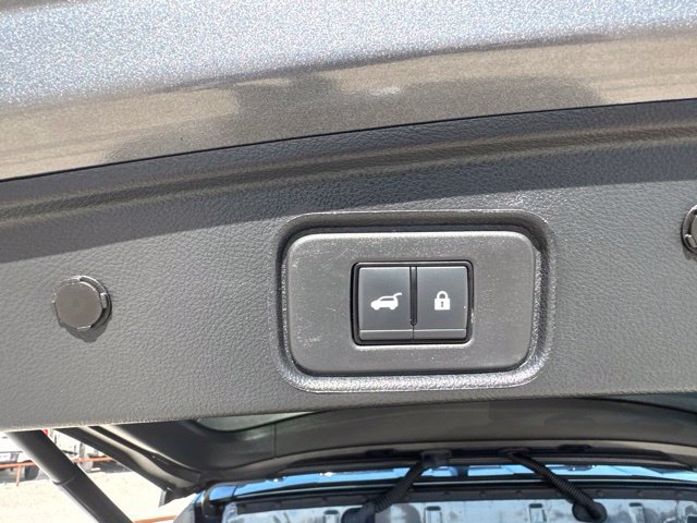 Used 2025 Nissan Pathfinder SV w/ Black Appearance Package FWD image 17