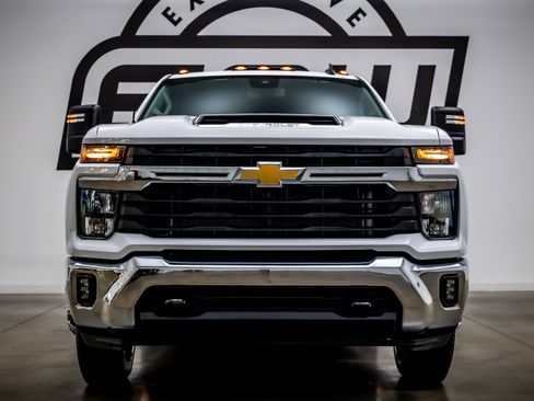 Used 2025 Chevrolet Silverado 3500 LT image 3