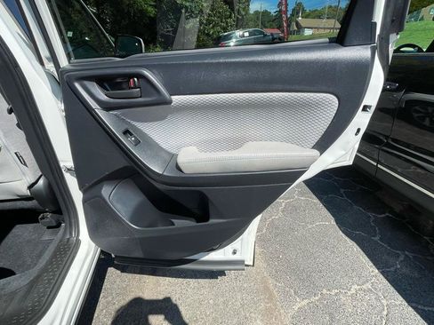 Used 2017 Subaru Forester 2.5i Premium AWD/4WD image 30