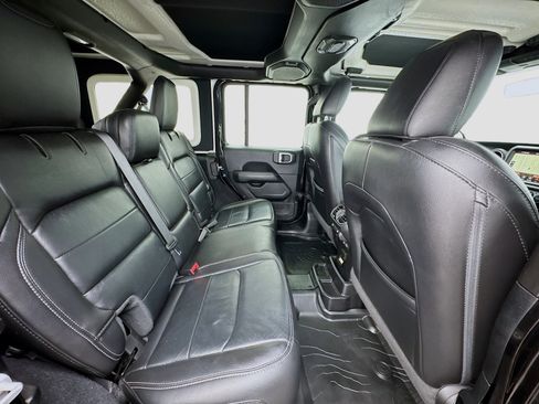 Used 2019 Jeep Wrangler Unlimited Sahara w/ Quick Order Package 24M Moab image 19