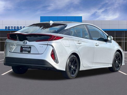 Used 2021 Toyota Prius Prime XLE FWD image 4