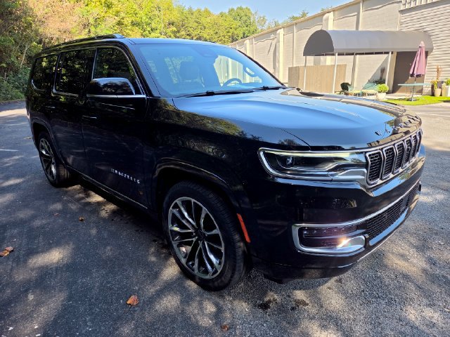 Used 2025 Jeep Wagoneer Series III w/ Premium Group I AWD/4WD image 8