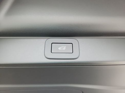New 2026 Land Rover Range Rover Long Wheelbase SE AWD/4WD image 14