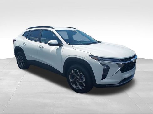 New 2026 Chevrolet Trax LT w/ LT Convenience Package FWD image 7