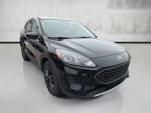 Used 2020 Ford Escape SE image 3