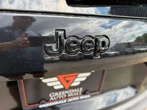 Used 2019 Jeep Cherokee Latitude Plus AWD/4WD image 39