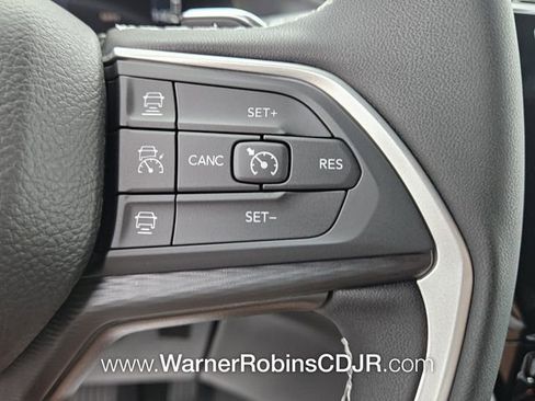 New 2025 Jeep Grand Cherokee L Laredo w/ Luxury Tech Group I image 28