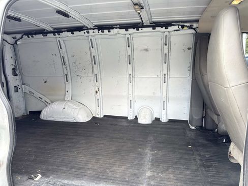 Used 2018 Chevrolet Express 2500 image 13