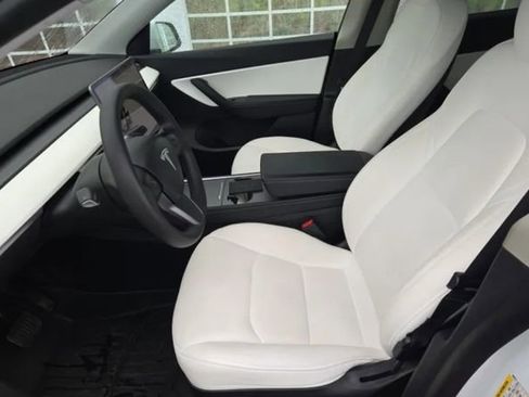 Used 2022 Tesla Model Y Long Range image 5