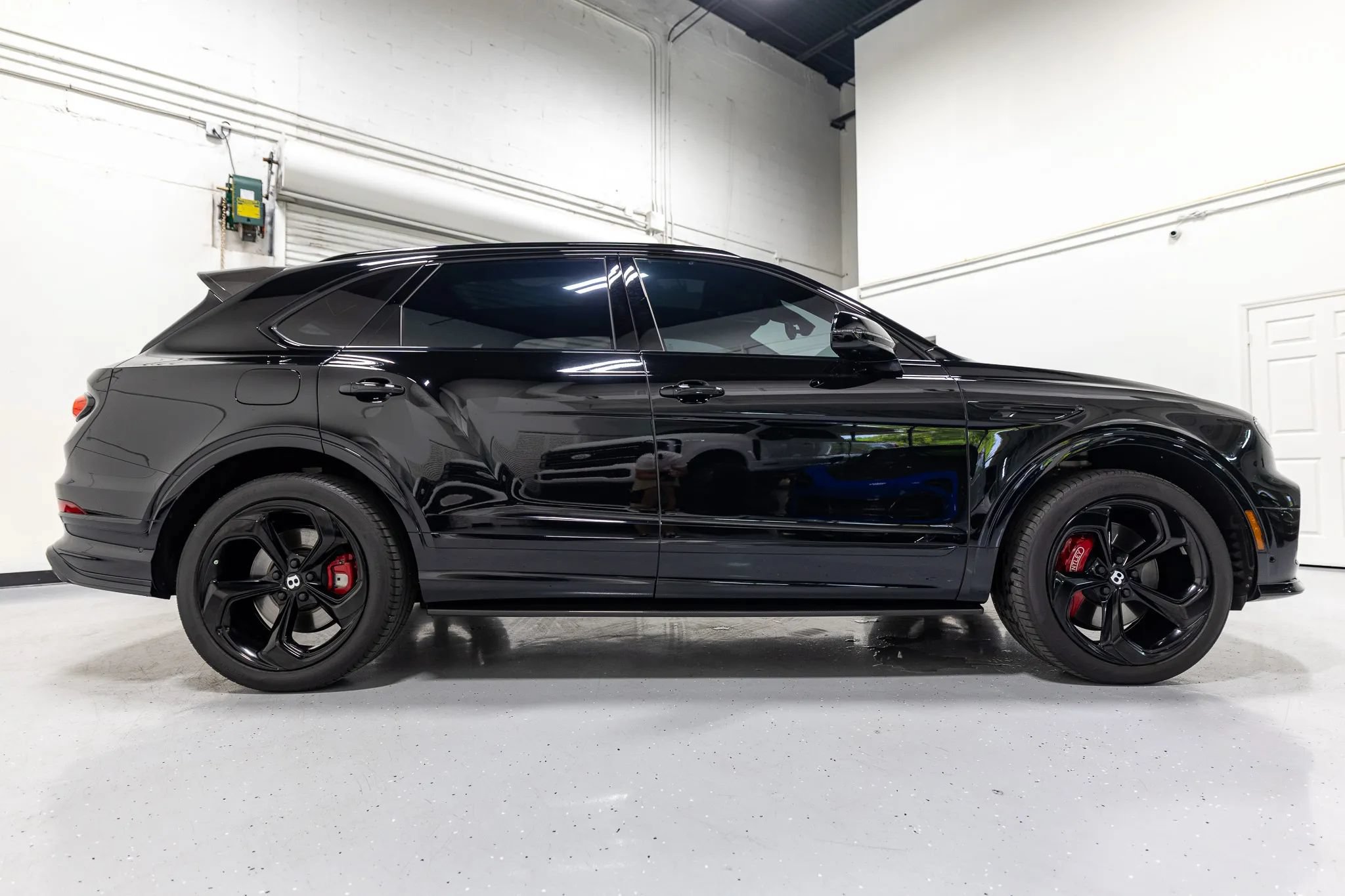 Used 2022 Bentley Bentayga AWD/4WD image 25
