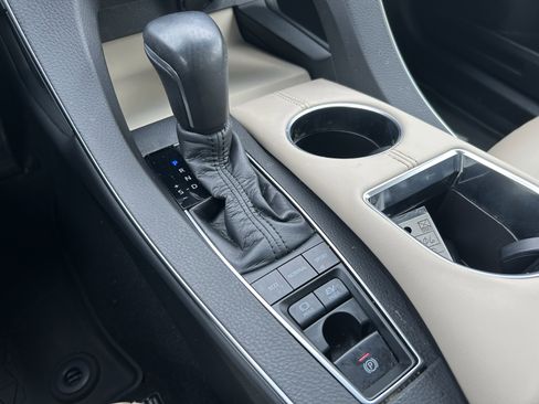 Used 2020 Toyota Avalon XLE image 16