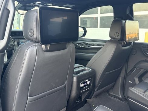 Used 2024 GMC Yukon Denali w/ Denali Reserve Package AWD/4WD image 3