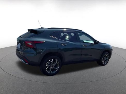 Used 2025 Chevrolet Trax LT FWD image 15