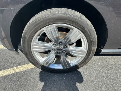 Used 2023 Ford Expedition Platinum AWD/4WD image 14