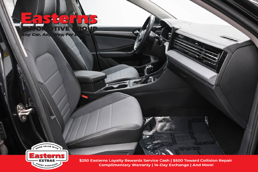 Used 2025 Volkswagen Jetta SE FWD image 24