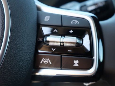 New 2026 Kia Carnival EX FWD image 34