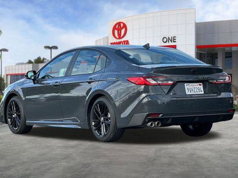 Used 2025 Toyota Camry SE w/ Convenience Package image 6