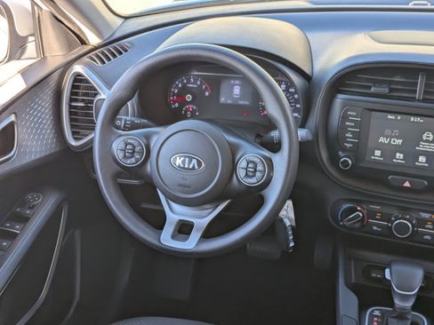 Used 2020 Kia Soul LX image 13