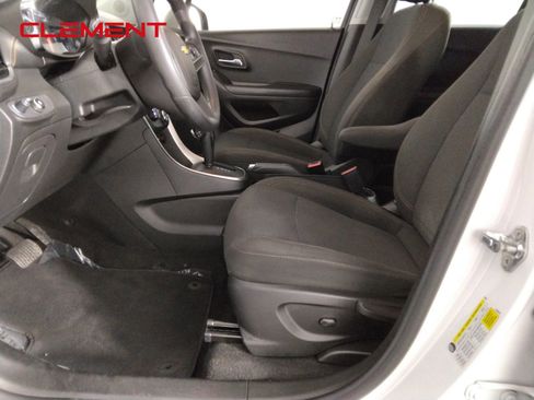 Used 2022 Chevrolet Trax LS AWD/4WD image 21