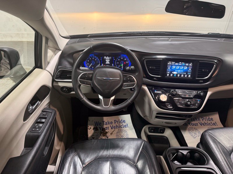 Used 2018 Chrysler Pacifica Touring-L FWD image 30