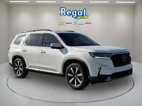Used 2024 Honda Pilot Touring image 1