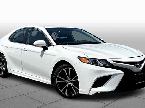 Used 2025 Toyota Camry LE w/ Convenience Package image 3