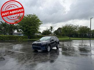 Used 2020 Toyota RAV4 LE video 1