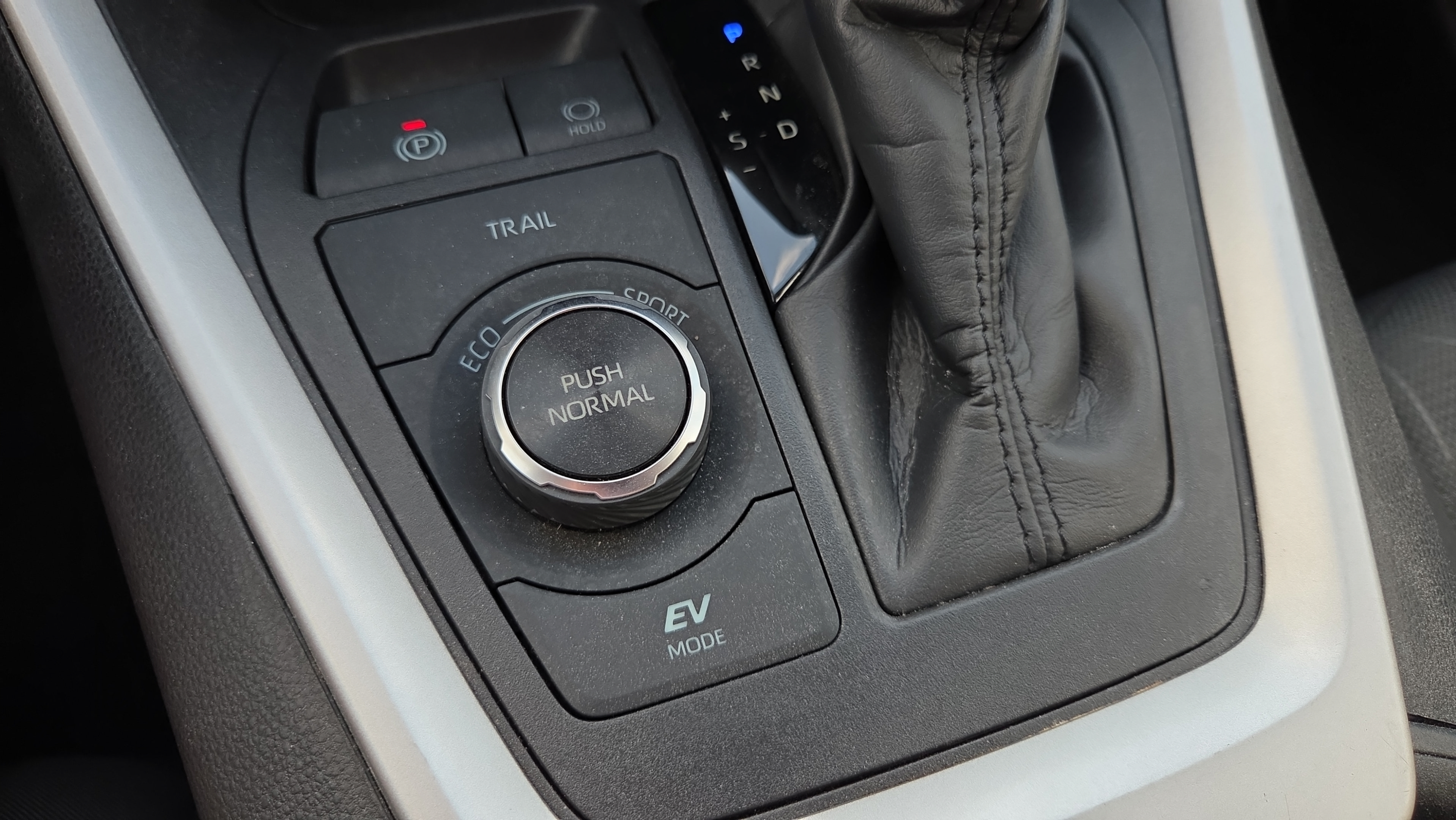 Used 2024 Toyota RAV4 XLE AWD/4WD image 23
