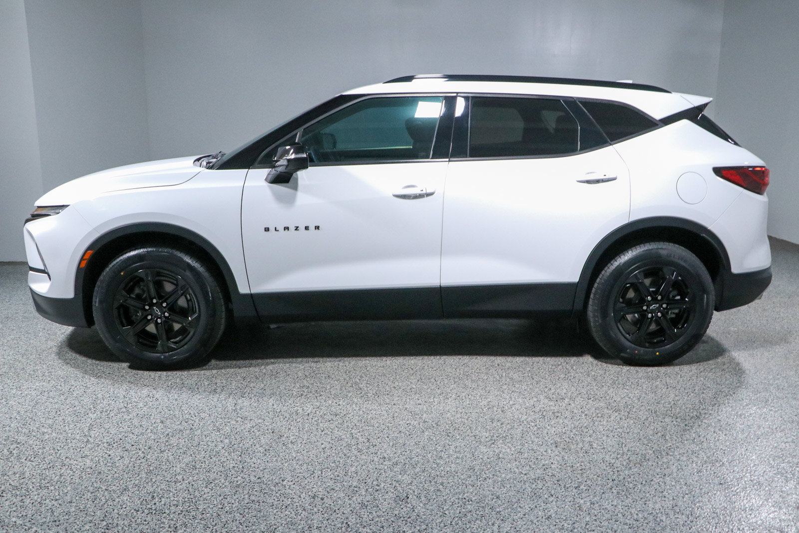 Used 2023 Chevrolet Blazer LT w/ Midnight/Sport Edition FWD image 10