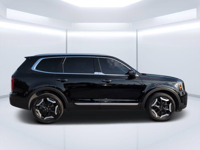 Used 2024 Kia Telluride S FWD image 2