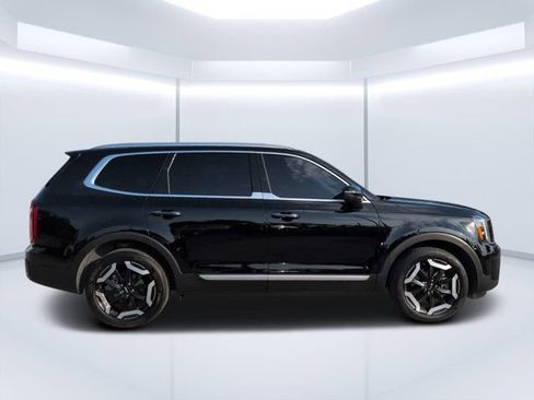 Used 2024 Kia Telluride S FWD image 2