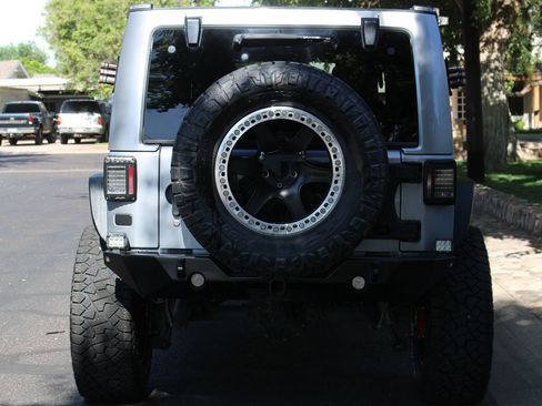 Used 2013 Jeep Wrangler Unlimited Rubicon AWD/4WD image 5