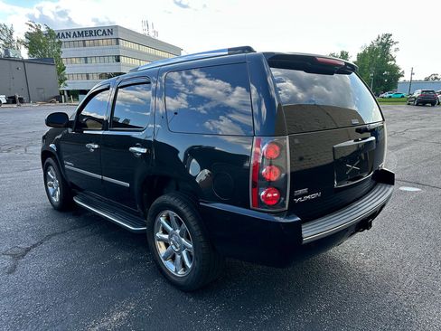 Used 2009 GMC Yukon Denali image 2