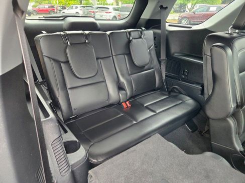 Used 2022 Ford Explorer XLT w/ Equipment Group 202A image 10