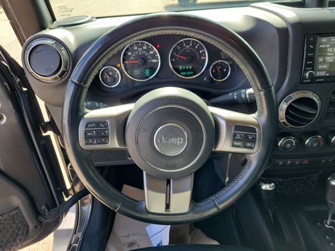 Used 2018 Jeep Wrangler Unlimited Sahara image 19