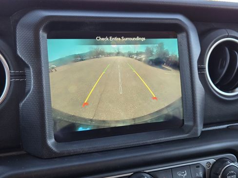 Used 2022 Jeep Wrangler Unlimited Sahara w/ Cold Weather Group image 18