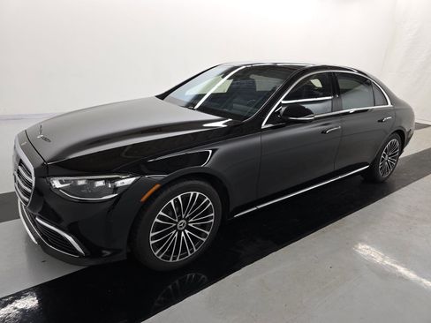 Used 2023 Mercedes-Benz S 580 4MATIC Sedan image 3