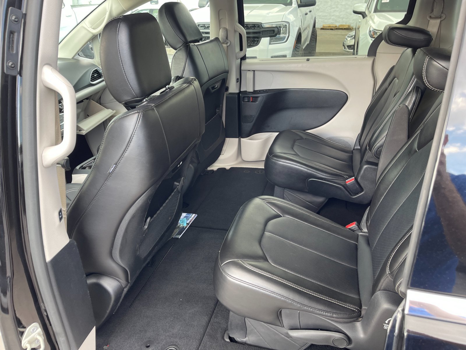 Used 2024 Chrysler Pacifica Touring-L FWD image 14