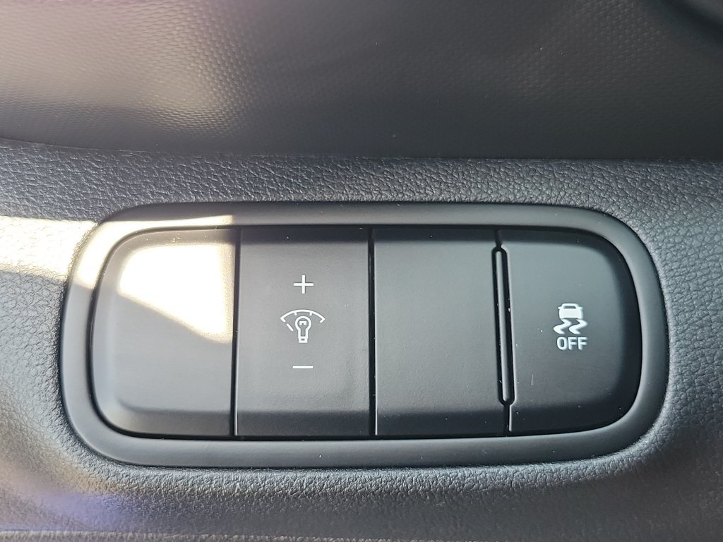 Used 2023 Hyundai Venue Limited FWD image 16