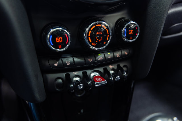 Used 2022 MINI Cooper 2-Door Hardtop FWD image 18
