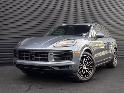 Used 2026 Porsche Cayenne AWD/4WD image 1