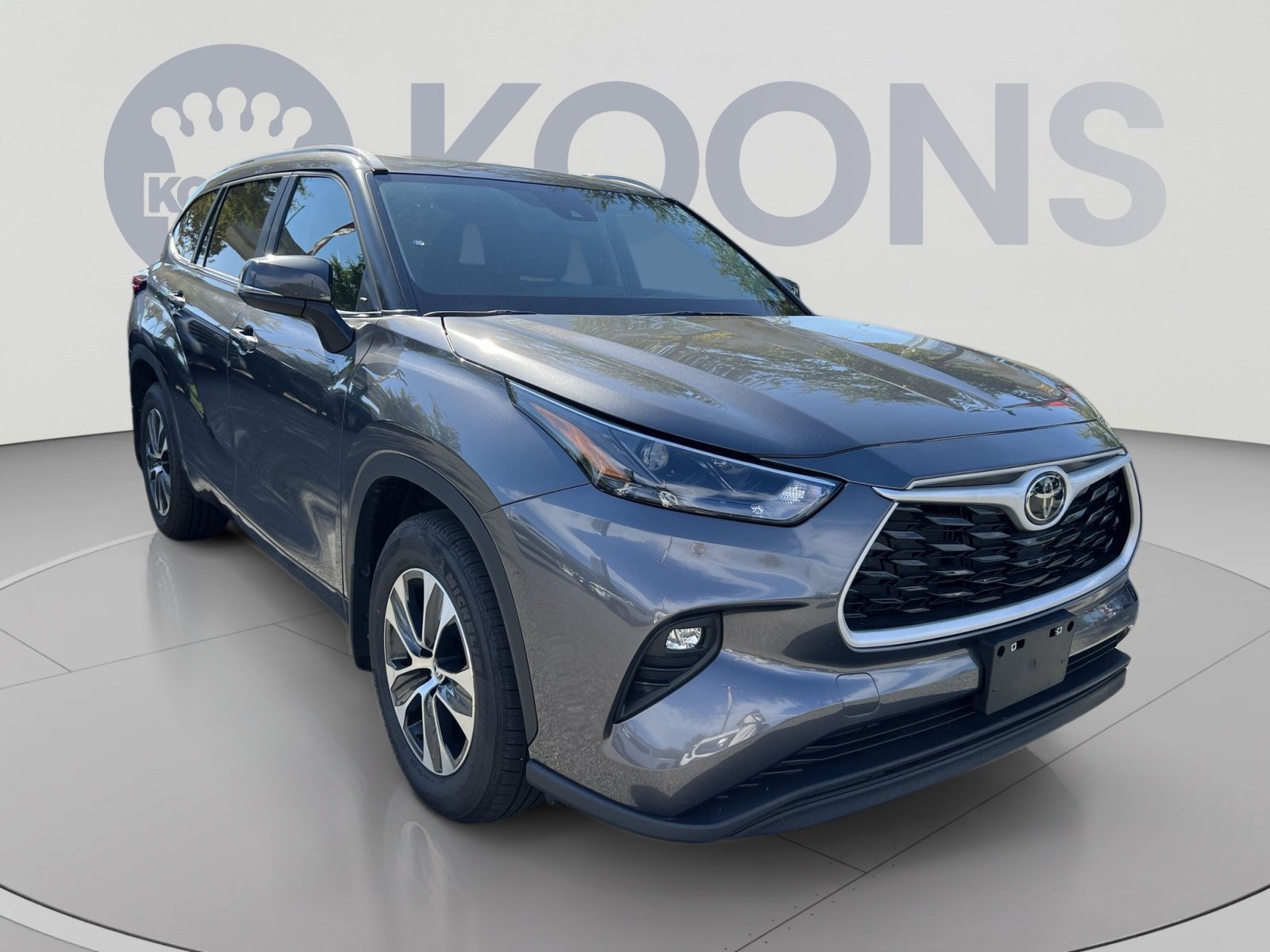 Used 2025 Toyota Highlander XLE AWD/4WD image 10