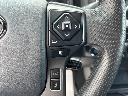 Used 2020 Toyota Tacoma TRD Off-Road AWD/4WD image 22