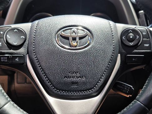 Used 2016 Toyota RAV4 XLE w/ Convenience Package FWD image 29